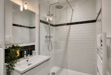 Petite salle de bain : tous nos conseils pour optimiser l’espace