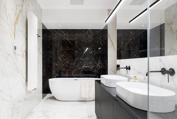 Salle de bain en noir et blanc